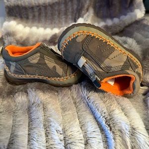 Baby Gap camouflage and orange zip shoe infant size 3. White old navy 3-6 mos